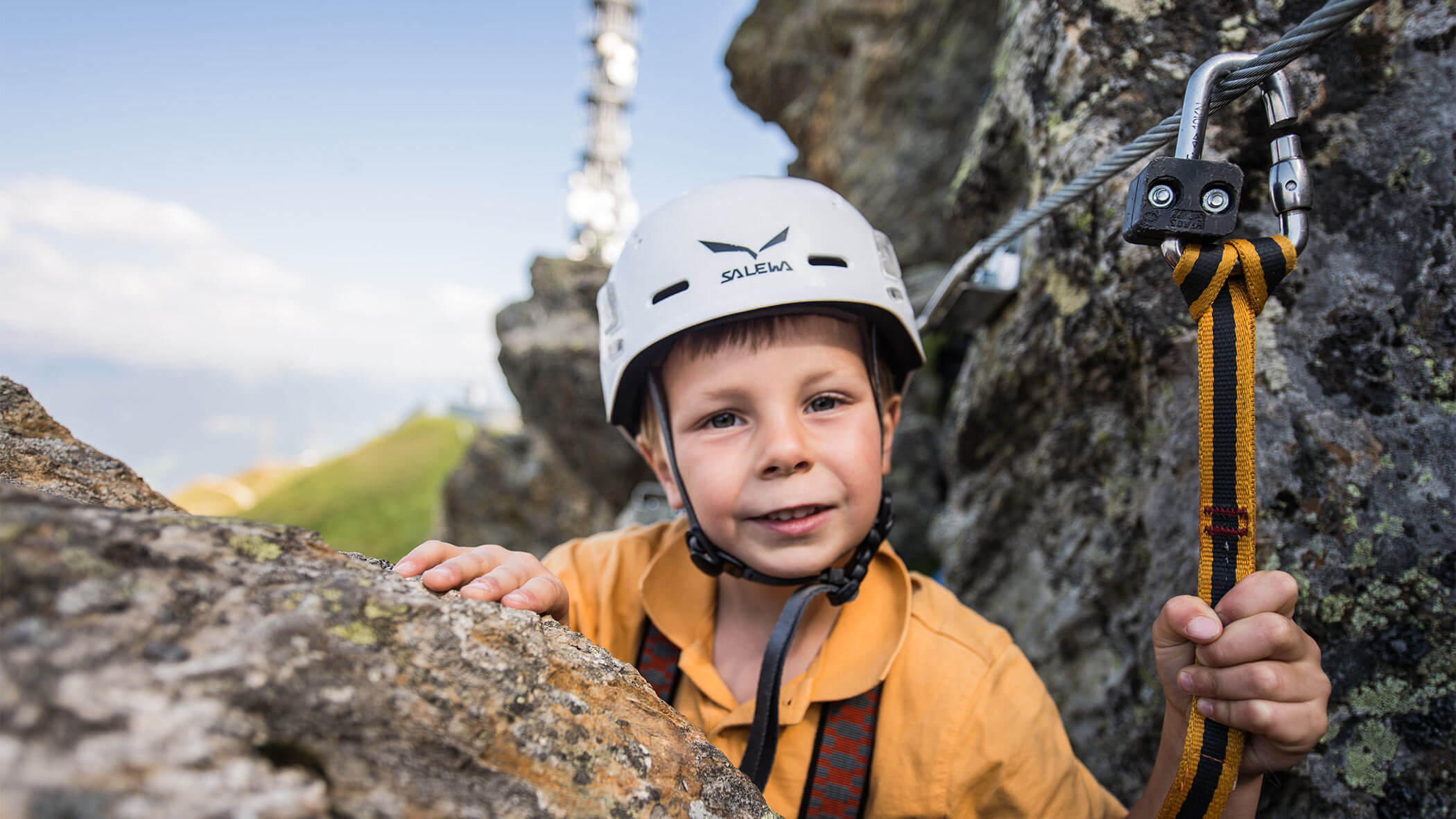Kind im Hochseilgarten